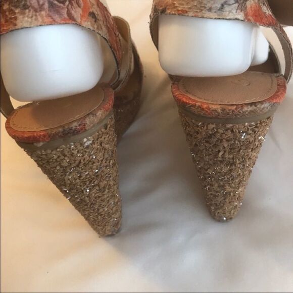 NAUGHTY MONKEY ORANGE FLORAL WEDGE SANDALS… - Picture 6 of 9